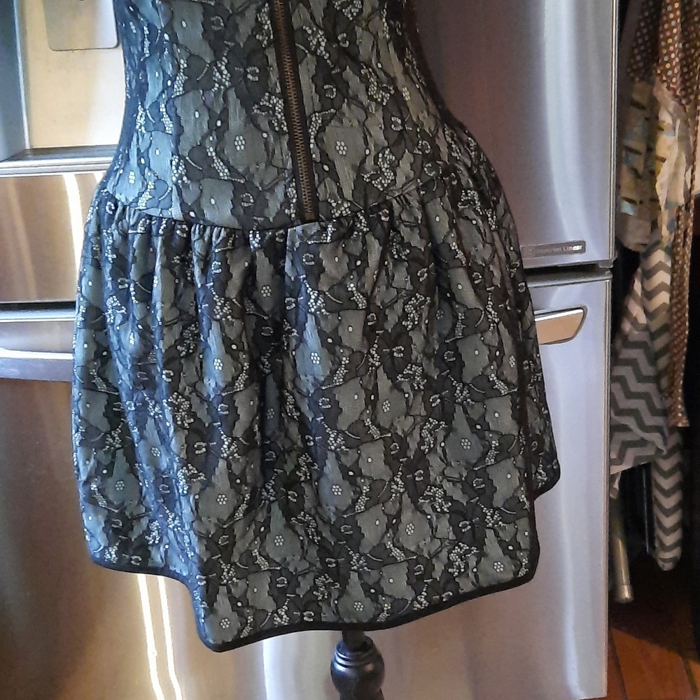 Dress - Picture 3 of 4